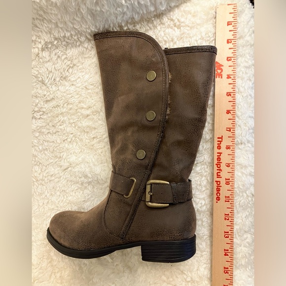 EUC Like New! Axxiom Brown Heeled Boots Faux Leather Side Zipper & Snaps Sz 7.5 - Picture 7 of 10